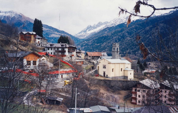 Panorama di Lecanù con la chiesa